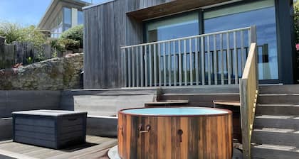 Heart of Salcombe | Views | Sauna | Hot Tub