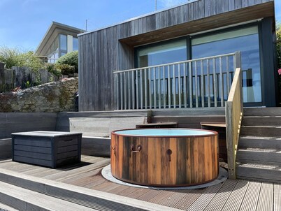 Heart of Salcombe  | Views  | Sauna | Hot Tub