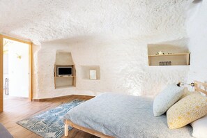 1 bedroom, iron/ironing board, bed sheets