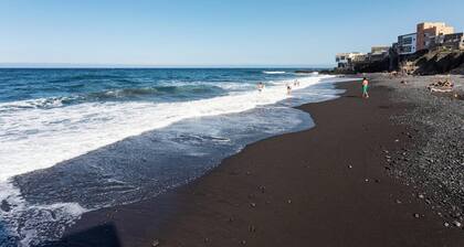Home2Book Serene Beach Retreat, Candelaria
