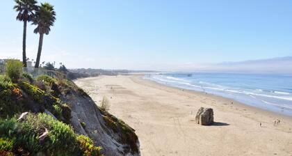 Beach Retreat w/ Balcony - Walk to Pismo Beach & Downtown