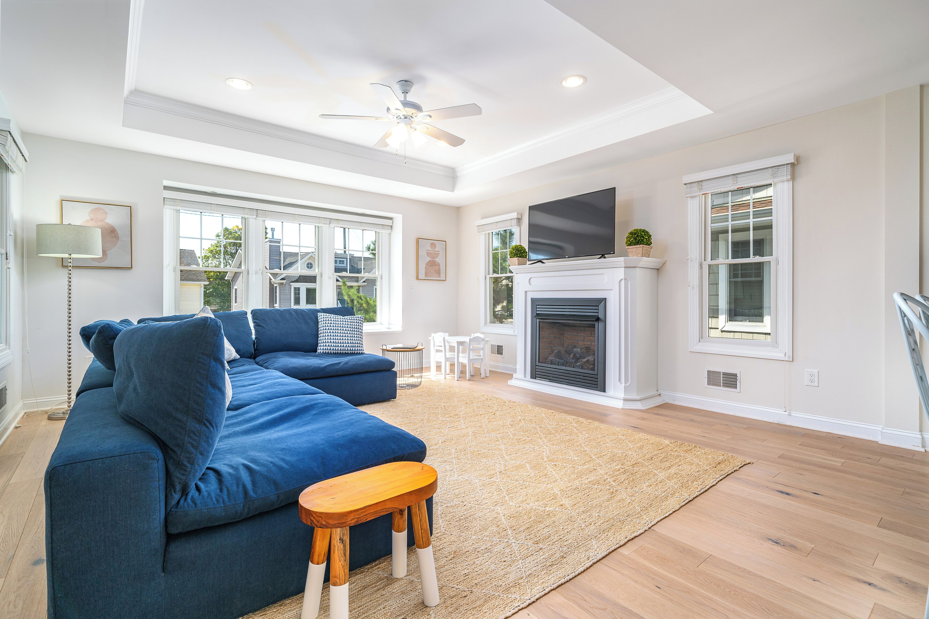 New Airy 4BR. Walk to the beach & bay