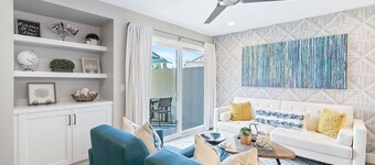 Newly renovated condo, closest walk to theme parks - pools & hot tub on-site