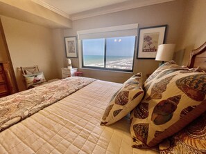 3 bedrooms, desk, travel cot, free WiFi