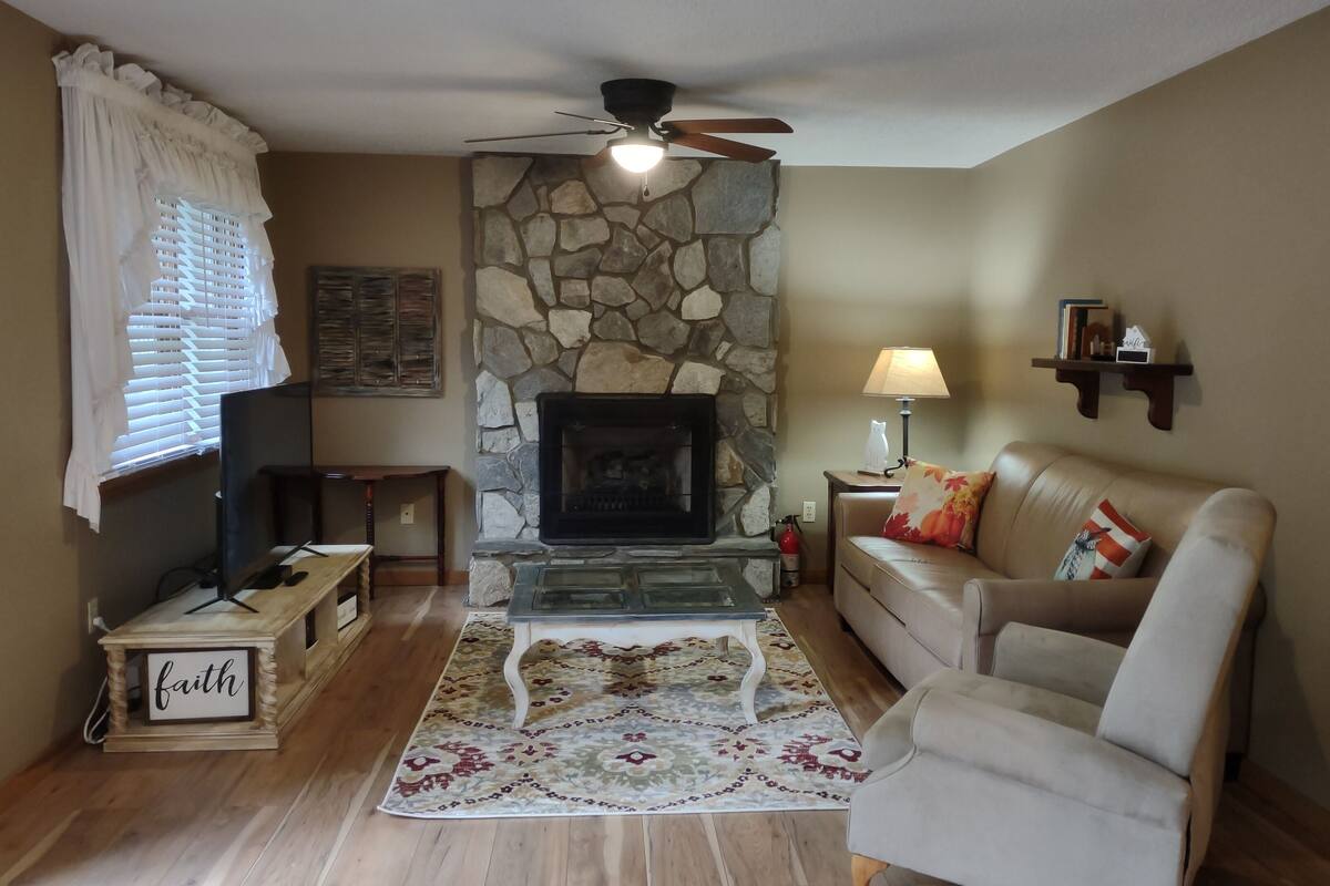 Deluxe Cottage | Living area