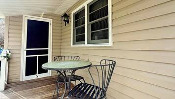 Deluxe Cottage | Terrace/patio