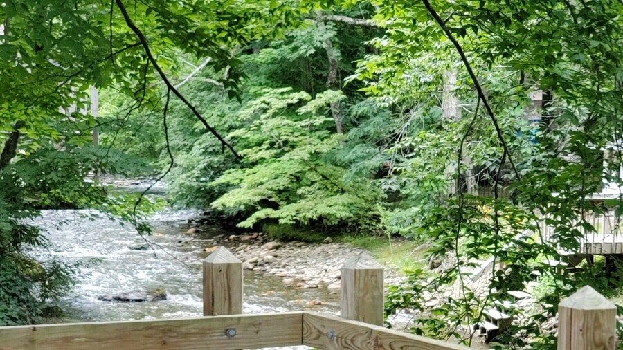Cozy Creek Cottages
