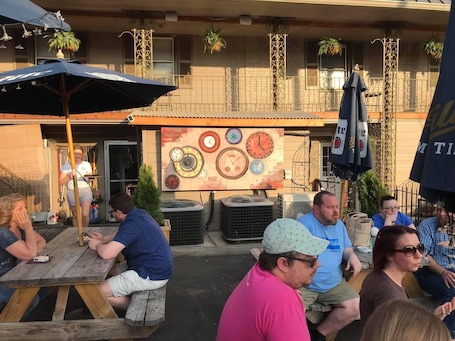 Outdoor dining. On The Square!