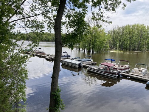 Marina getaway located on the back sloughs of the mighty Mississippi. 
