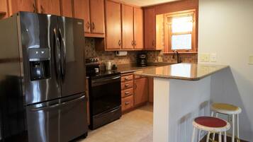 冰箱、微波炉、烤箱、炉灶