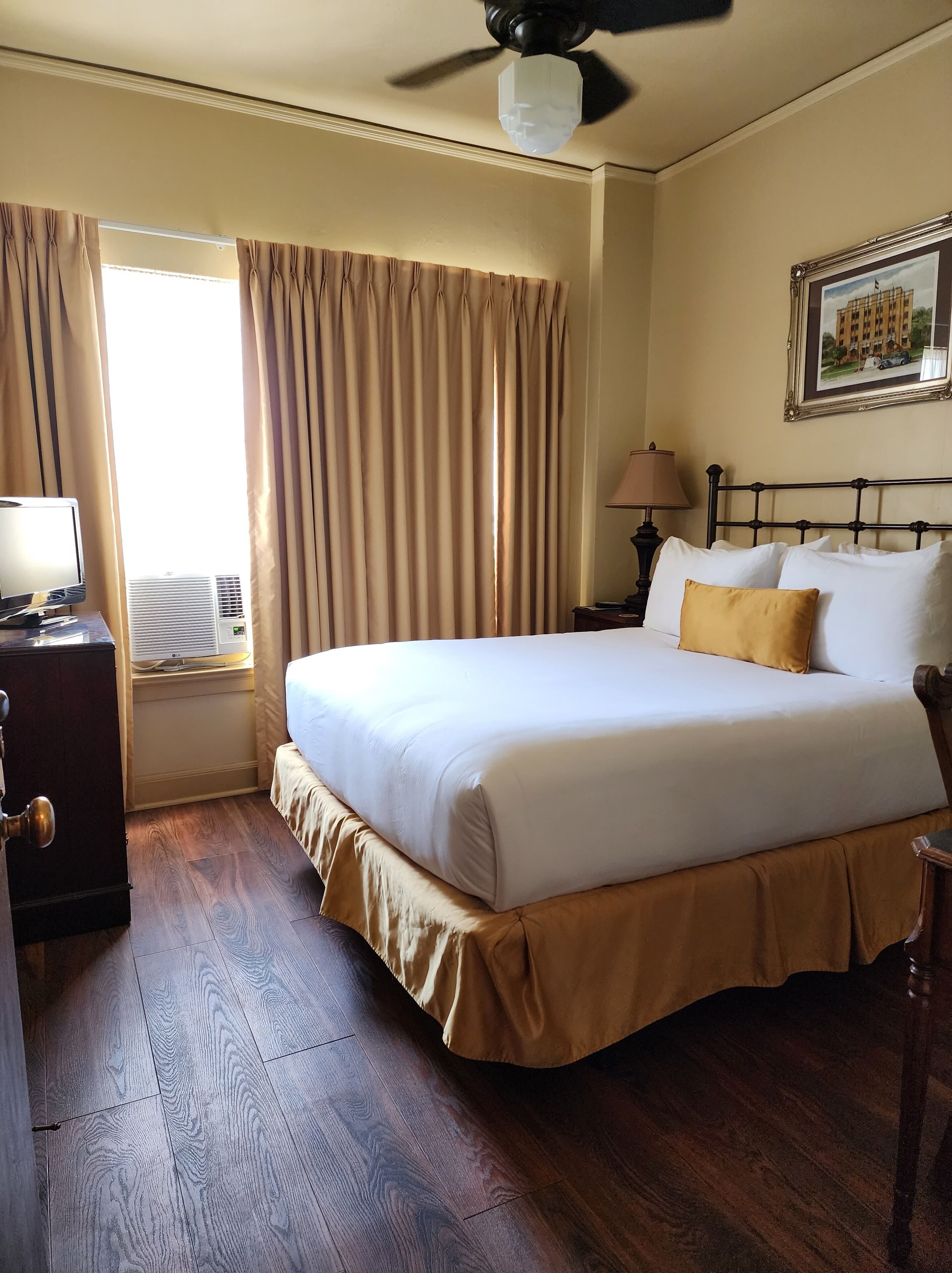 room, 1 queen bed | hypo-allergenic bedding, individually furnished, blackout curtains