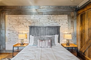 5 habitaciones, escritorio y tabla de planchar con plancha 