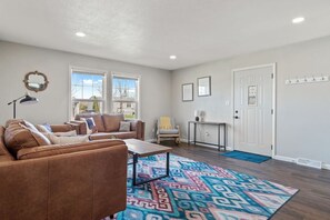 Smart TV, table tennis