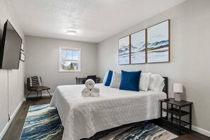 4 bedrooms, desk, iron/ironing board, travel crib