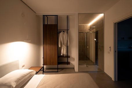 2 habitaciones . Alkamuri Posh Hotel Spa 109 Suite Superior