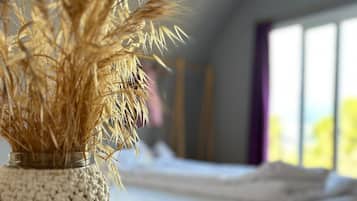 Design Tent | Egyptian cotton sheets, premium bedding, desk, WiFi