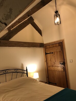 2 bedrooms, WiFi - Beautiful detached Welsh country cottage (Aberystwyth)