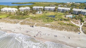 A beachfront hotel with multiple buildings, a sandy beach, and a view of the ocean. - South Seas Beach Villa 2111 (Captiva)