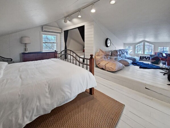 4 室のベッドルーム、WiFi (無料)、ベッドシーツ