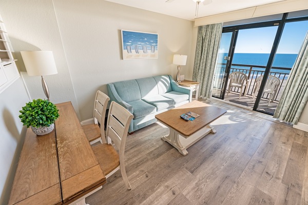 Living Room with Stunning Views🌊☀️