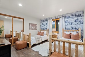 5 bedrooms, desk, iron/ironing board, free WiFi