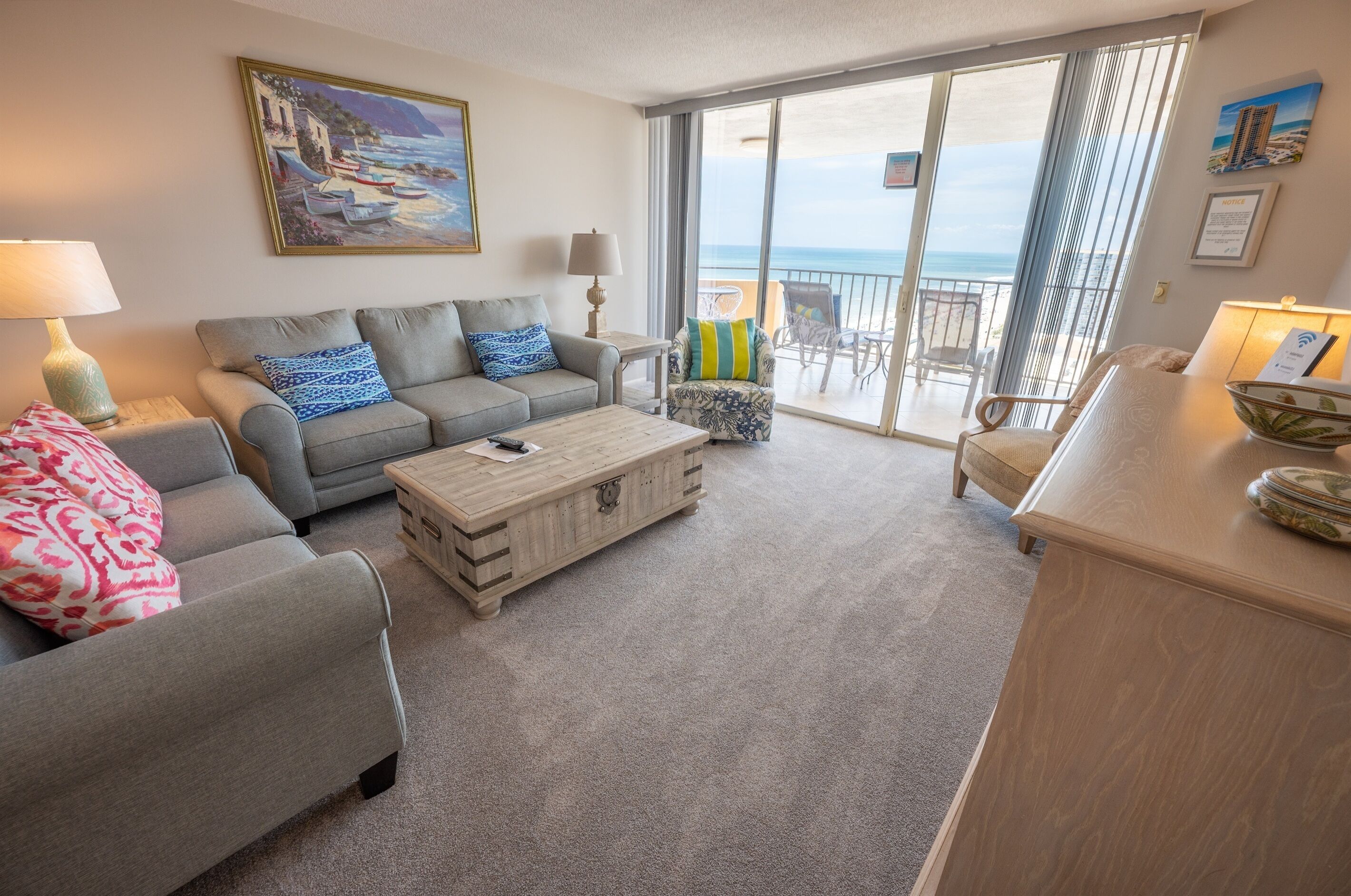 Direct Oceanfront, Beautifully Decorated!