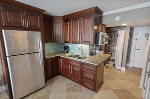 冷蔵庫、電子レンジ、コーヒー / ティーメーカー