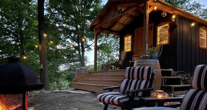 THE GRAPE ESCAPE - Wine Trail & Lake View Cabin - Pet Friendly! 4 Season Rental
