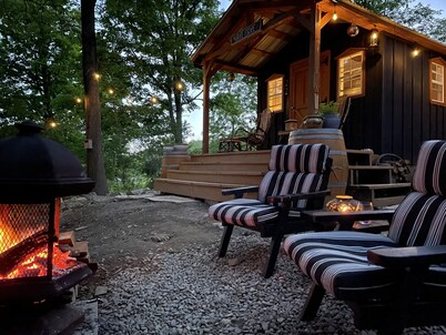 THE GRAPE ESCAPE - OFF GRID CABIN - Wine Trail & Lake View - Pet Friendly!
