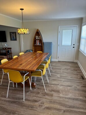 Dining - Peaches Folly, Steps to the Beach, Pet Friendly (Folly Beach)