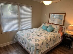 2 bedrooms, iron/ironing board, free WiFi, bed sheets - Peaches Folly, Steps to the Beach, Pet Friendly (Folly Beach)