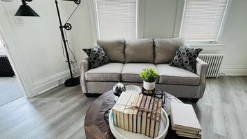 Una Smart TV, libros