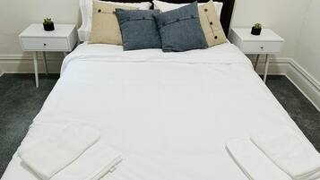 2 dormitorios, escritorio, wifi gratis y ropa de cama