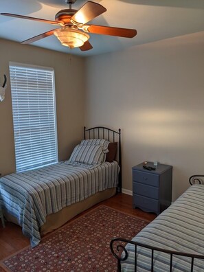 2 bedrooms, iron/ironing board, free WiFi, bed sheets - Beach Living (Port St. Joe)