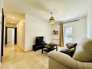 Tv och ett bordtennisbord