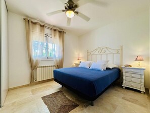 4 Schlafzimmer, Bügeleisen/Bügelbrett, Internetzugang, Bettwäsche