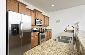 冰箱、微波炉、烤箱、炉灶