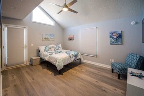 4 bedrooms, iron/ironing board, WiFi, bed sheets