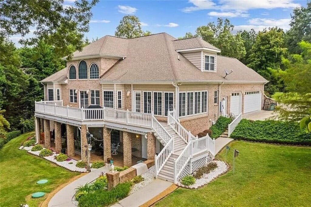 Lake Gaston Water Front Estate 5000 SQ FT 