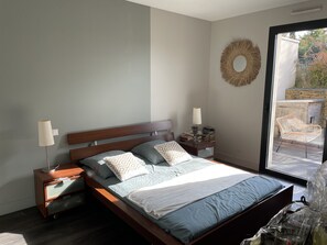 3 Schlafzimmer, Schreibtisch, Bügeleisen/Bügelbrett, Reisekinderbett