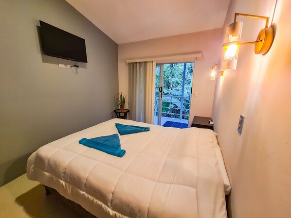 4 bedrooms, free WiFi - Full House With Jacuzzi 5 Minutes From the Beach (Limón)