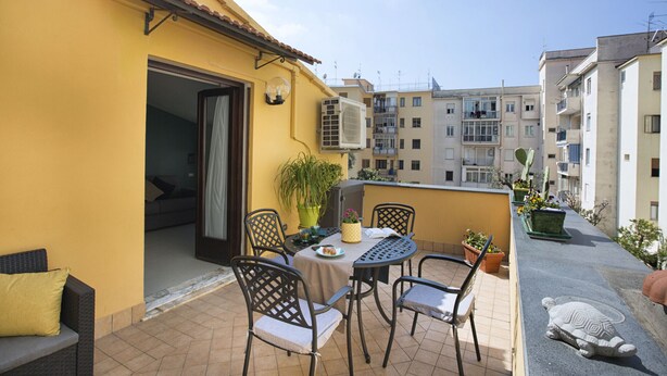 Outdoor dining - Casa Cristina Green (Sorrento)