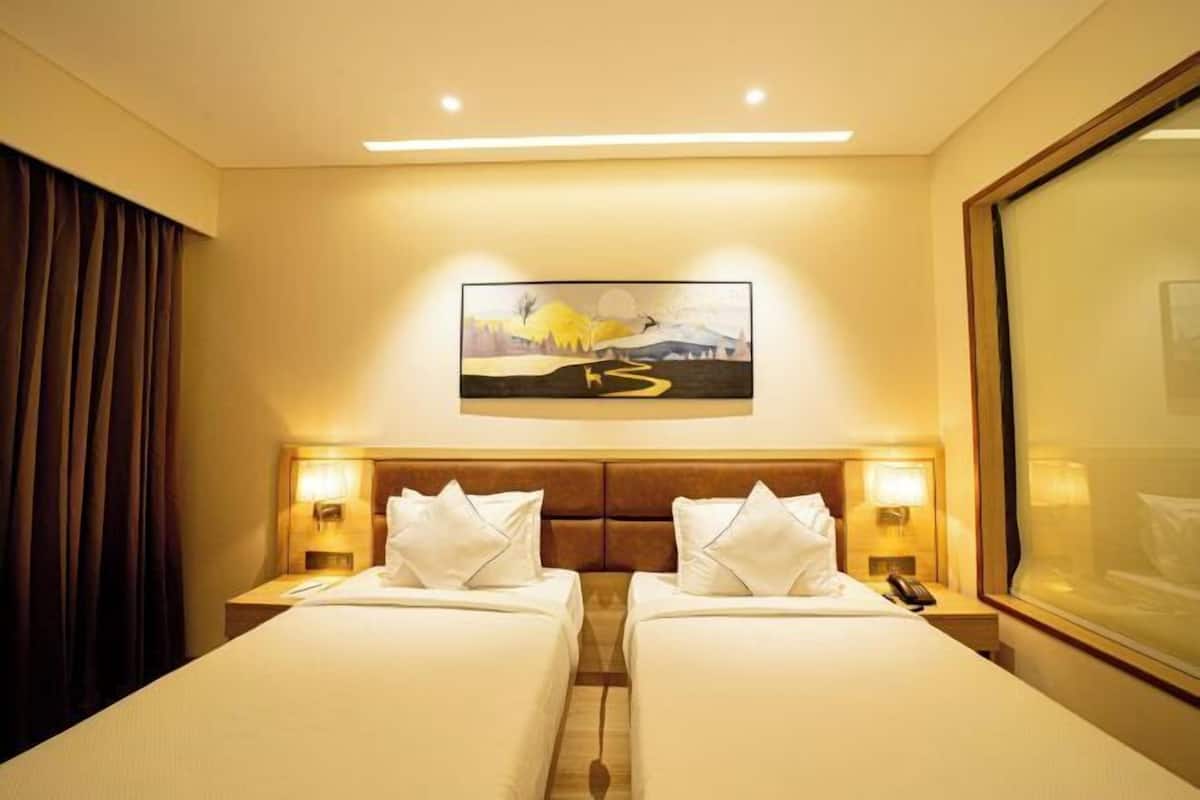 Individually furnished, desk, free WiFi, bed sheets