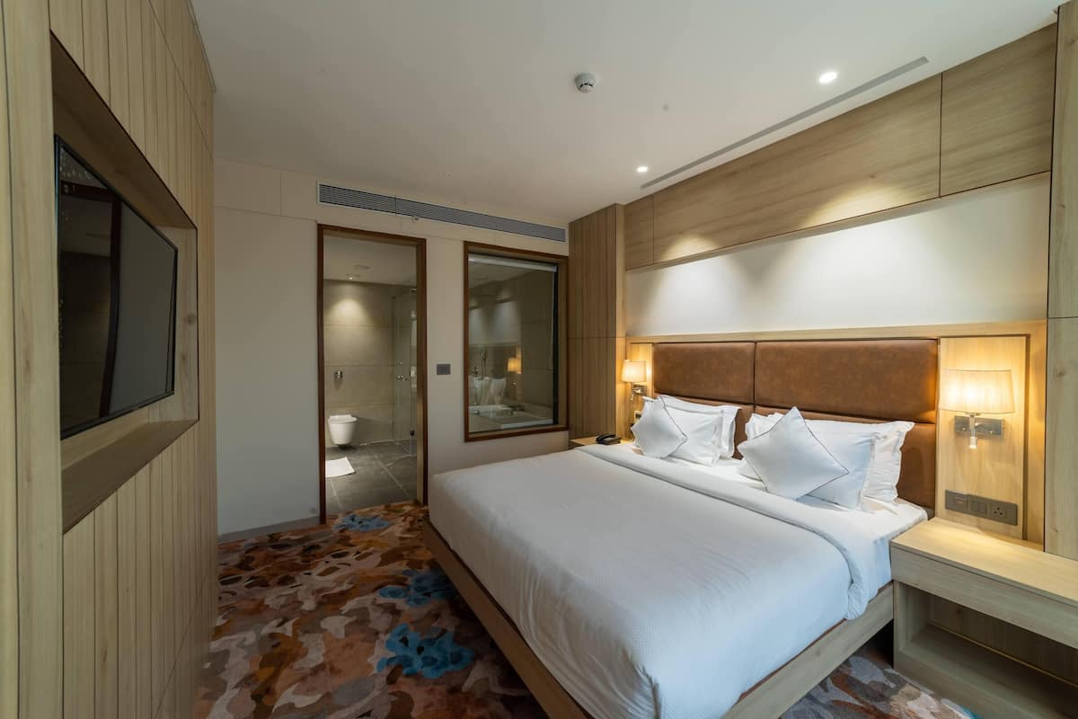 Presidential Room | Individually furnished, desk, free WiFi, bed sheets