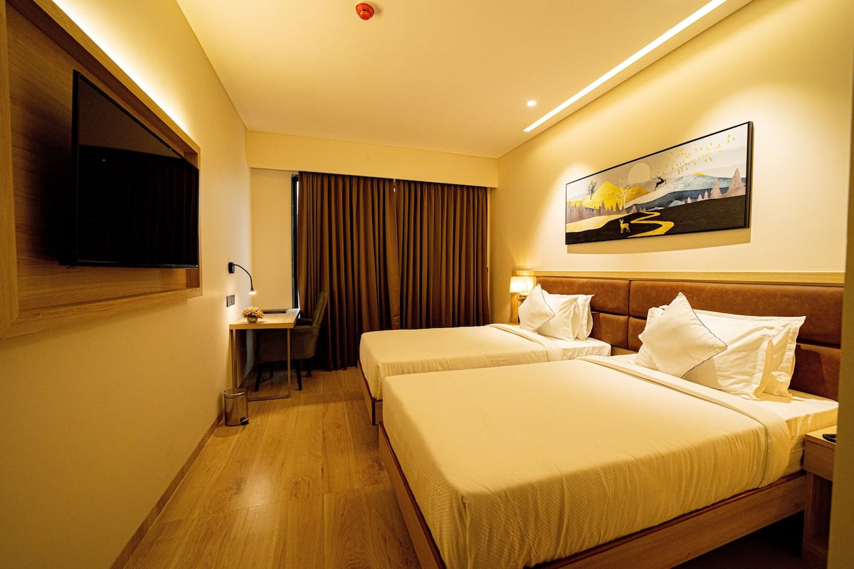 Individually furnished, desk, free WiFi, bed sheets