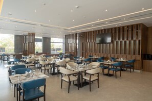 Family dining - The Monarch at Chakan MIDC - Pune (Rajgurunagar)