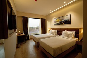Executive Twin Room | Dilengkapi dengan perabotan berbeda-beda, meja kerja, dan Wi-Fi gratis