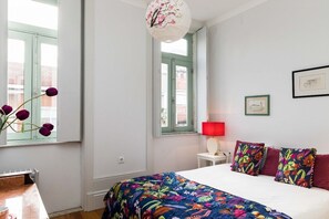 4 bedrooms, iron/ironing board, Internet, bed sheets