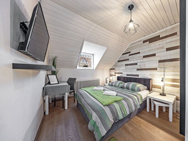 2 bedrooms, desk, iron/ironing board, free WiFi