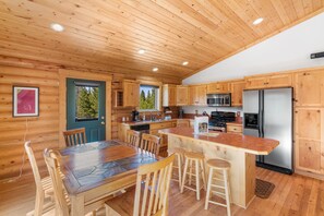 Cabin | Private kitchen | Full-size fridge, microwave, oven, stovetop - Lazy Fox (West Yellowstone)